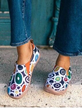 UIN Oopsie Daisy Toledo Colorful Ultra-Lightweight Slip On Sneakers Size 9.5